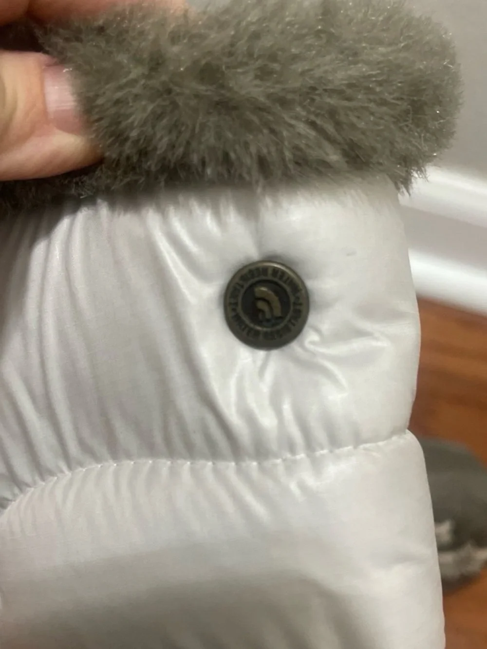 The North Face Icepick Nuptse faux fur Winter Boots Women's Size 8 ivory